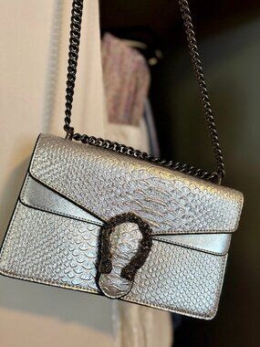 Leather Shoulder Bag Chain Purse in Silver - NEVER USED!